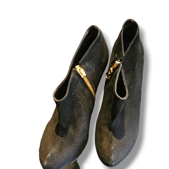 Suede platform pumps. 5 Inch Heel. Inside Zipper. Size 10 - Picture 6 of 12